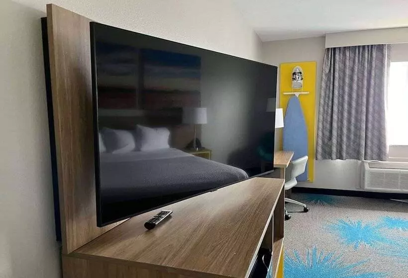 ホテル Days Inn & Suites By Wyndham Of Morris