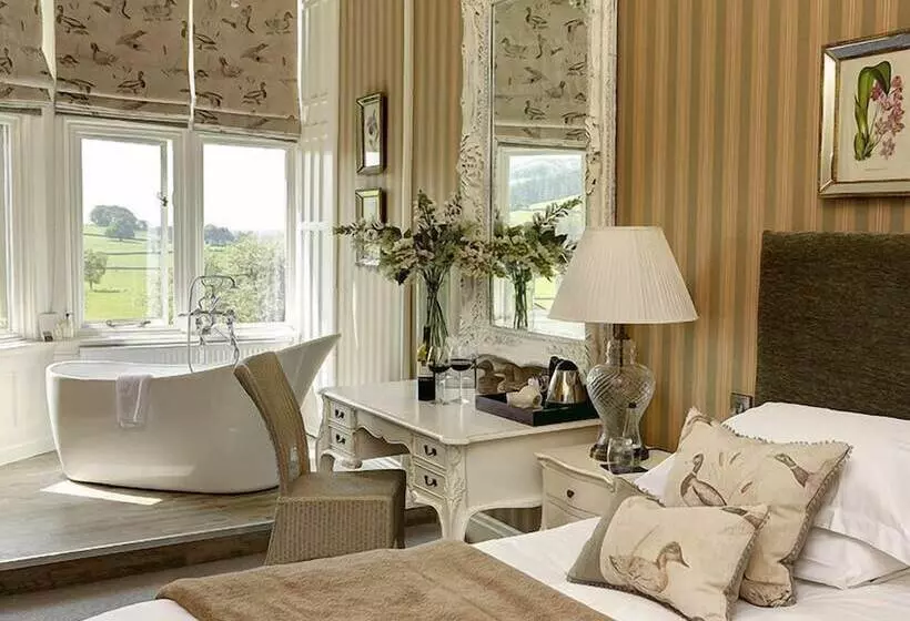 ホテル Falcon Manor