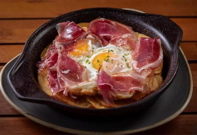 Отель Four Points By Sheraton Barcelona Diagonal