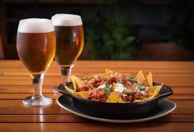 Отель Four Points By Sheraton Barcelona Diagonal