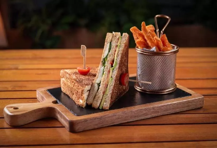 Отель Four Points By Sheraton Barcelona Diagonal