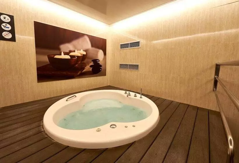 Отель Garbi Millenni