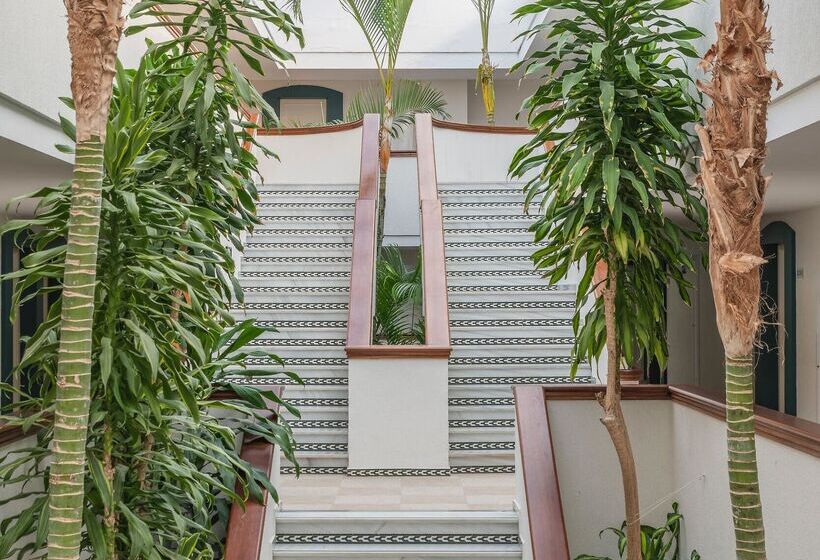 Отель Iberostar Waves Royal Andalus