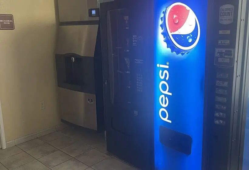 Hotelli Red Roof Inn & Suites Hinesville