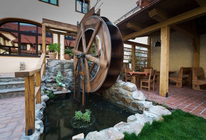 فندق Selsky Dvur  Bohemian Village Courtyard