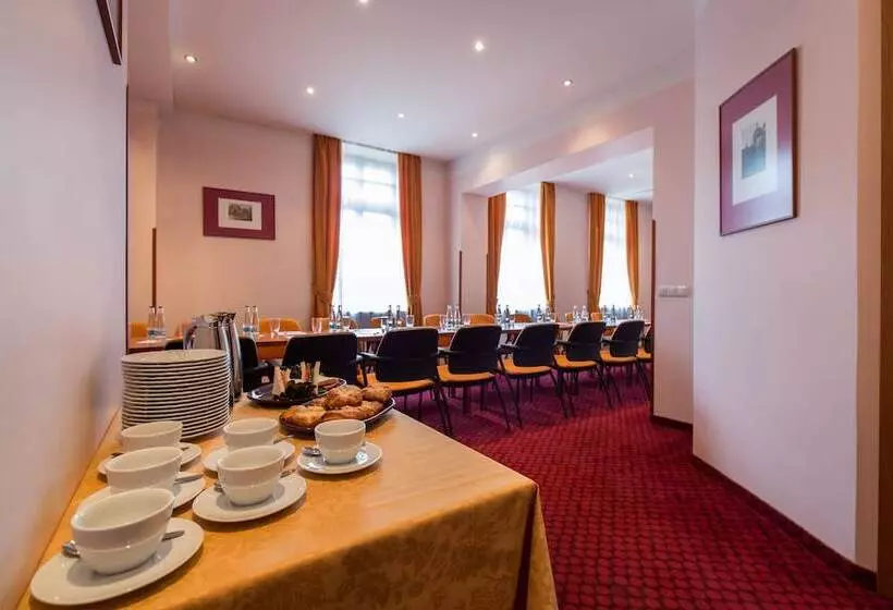 هتل Selsky Dvur Bohemian Village Courtyard