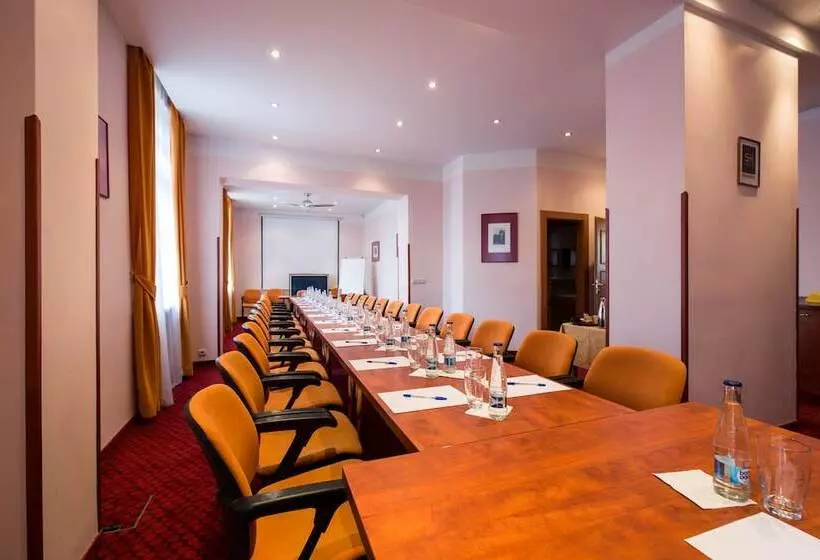 هتل Selsky Dvur Bohemian Village Courtyard