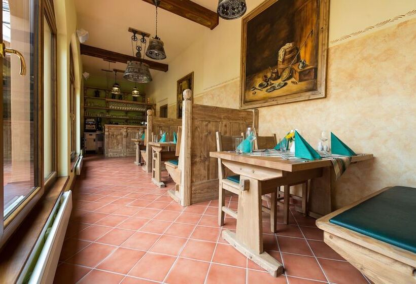 فندق Selsky Dvur  Bohemian Village Courtyard