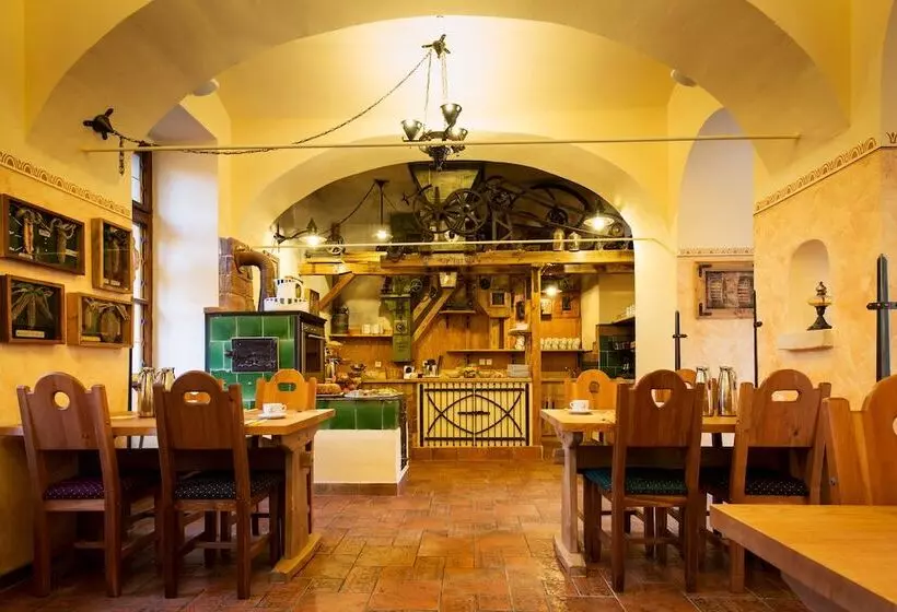 هتل Selsky Dvur Bohemian Village Courtyard