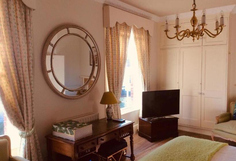 مبيت وإفطار Whatley House