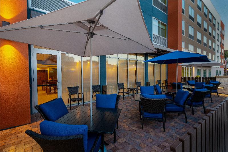 فندق Holiday Inn Express & Suites Las Vegas E Tropicana, An Ihg