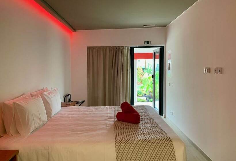 هتل Villa 3 Caparica   Lisbon Gay Beach Resort