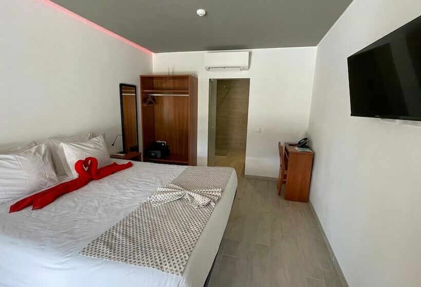 هتل Villa 3 Caparica   Lisbon Gay Beach Resort