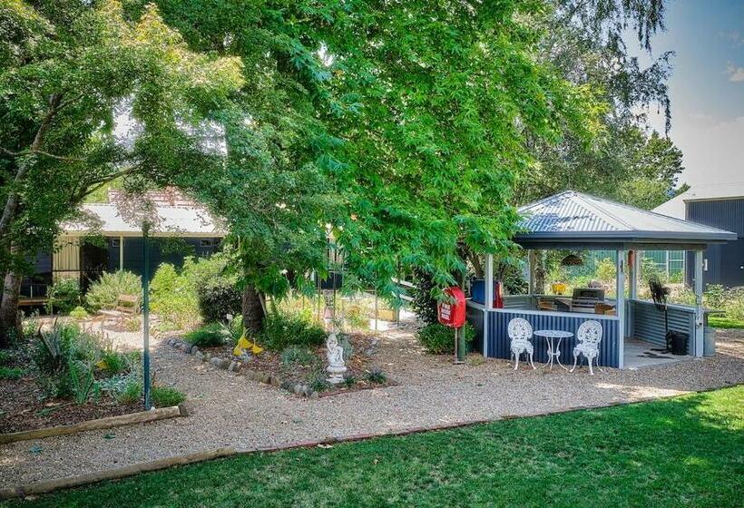 بنسيون Edlin House