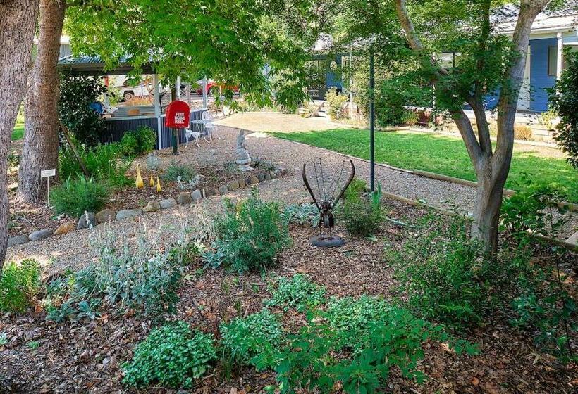 بنسيون Edlin House