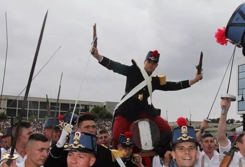 Majatalo The Archeologist Home Chateau Le Mur