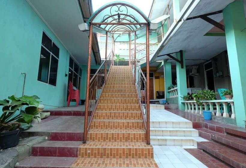 Pension Reddoorz Near Mangrove Forest Kupang