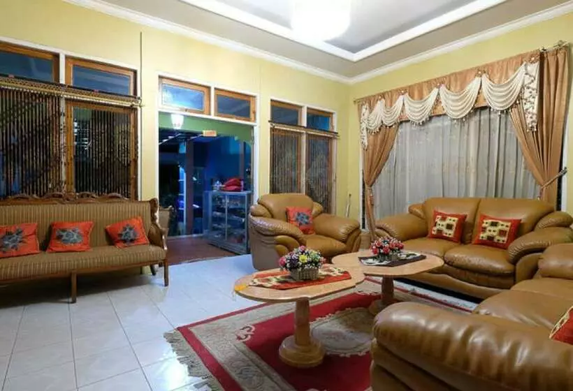 Majatalo Reddoorz Near Mangrove Forest Kupang