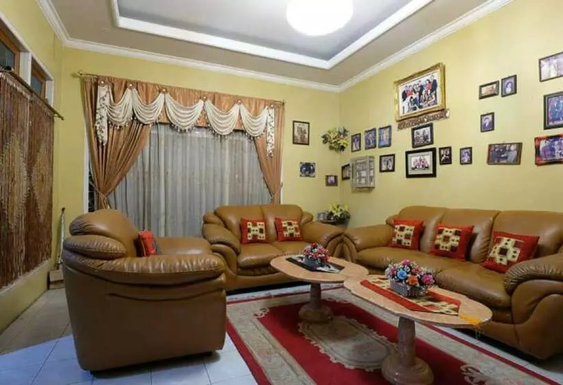 Majatalo Reddoorz Near Mangrove Forest Kupang