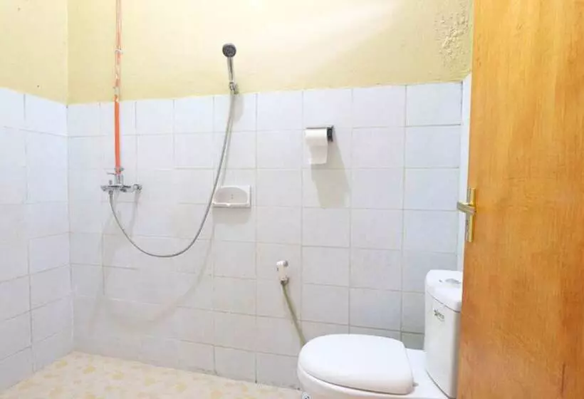 Majatalo Reddoorz Near Mangrove Forest Kupang