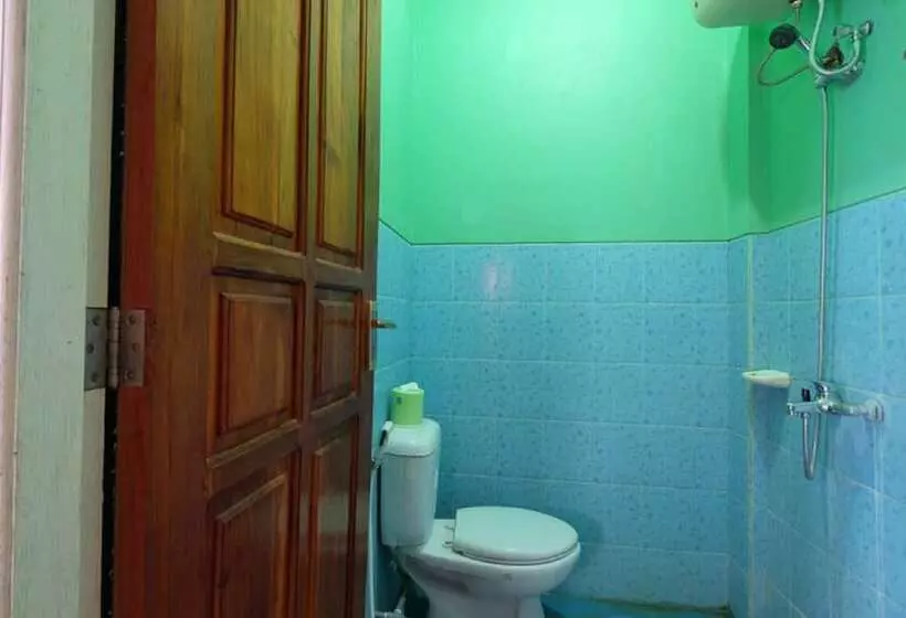 Majatalo Reddoorz Near Mangrove Forest Kupang