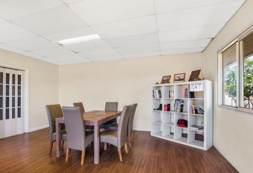 Отель The Cove Holiday Village