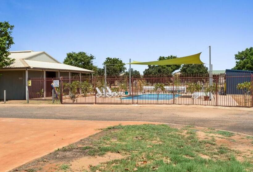 Отель The Cove Holiday Village