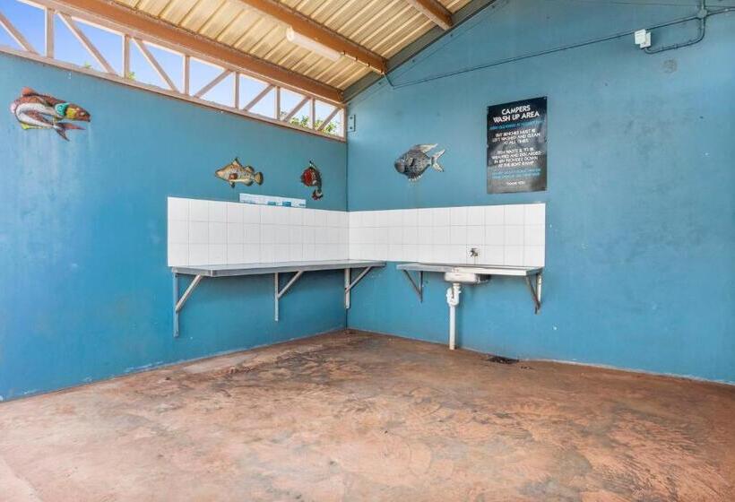 Отель The Cove Holiday Village