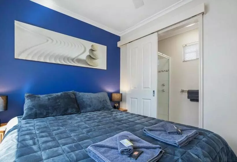 Hotelli The Cove Holiday Village