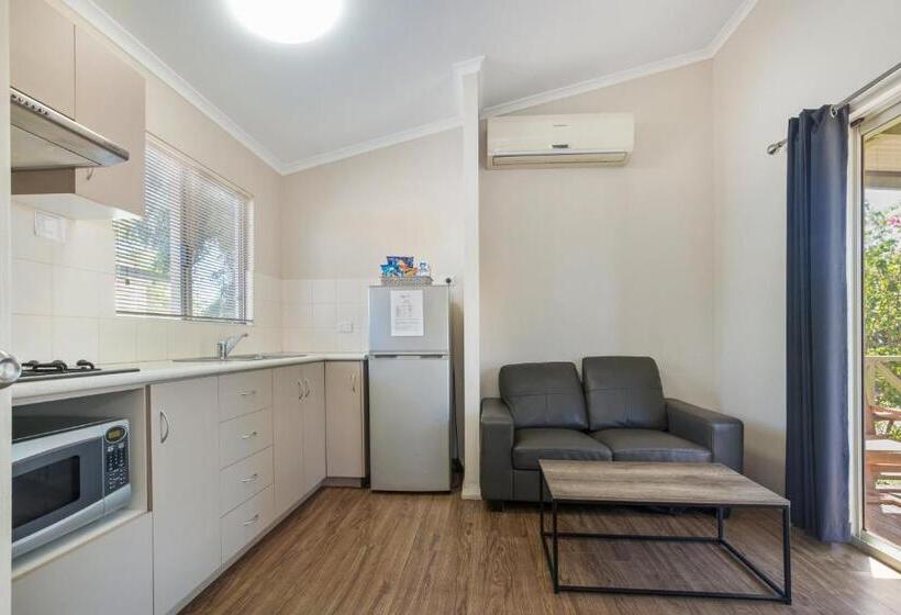 Отель The Cove Holiday Village