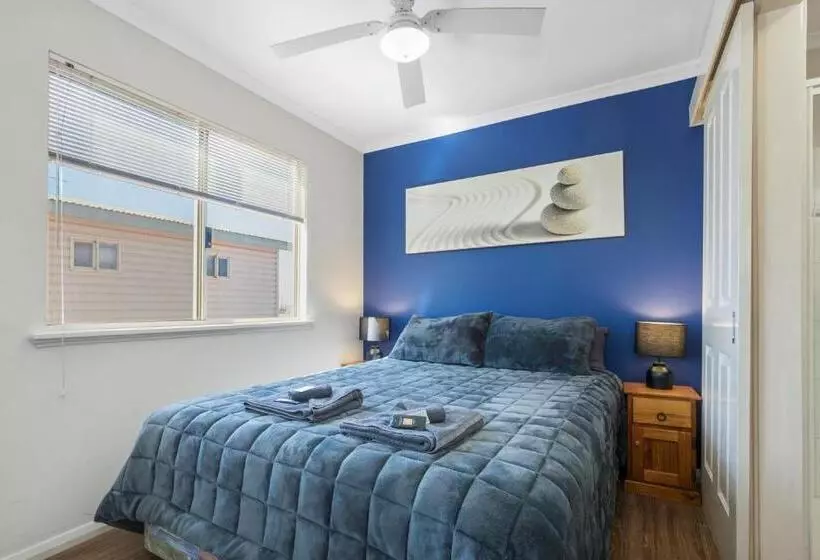 Hotelli The Cove Holiday Village