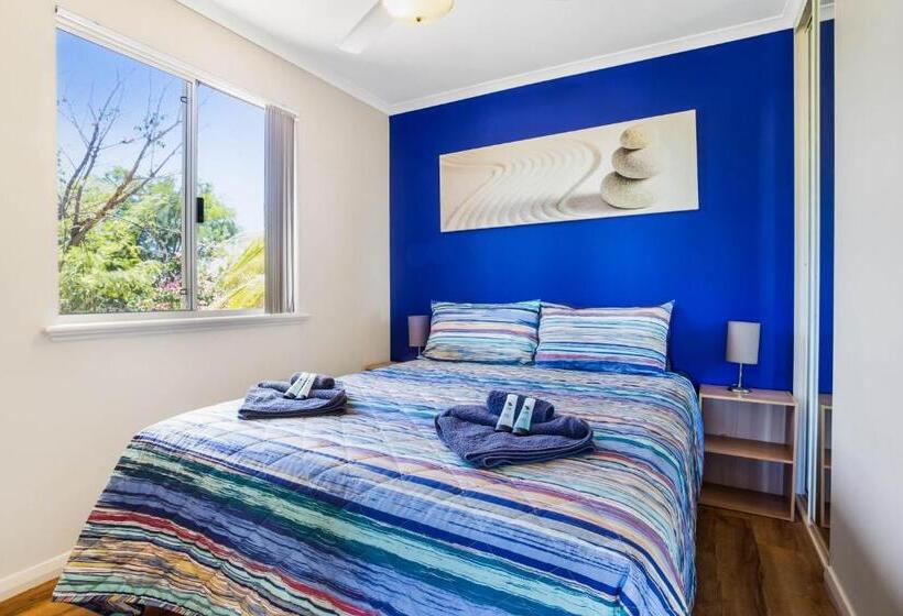 Отель The Cove Holiday Village