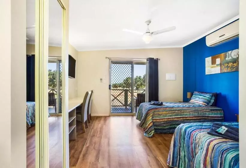 Hotelli The Cove Holiday Village