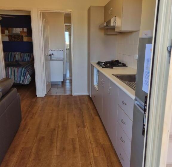 Отель The Cove Holiday Village