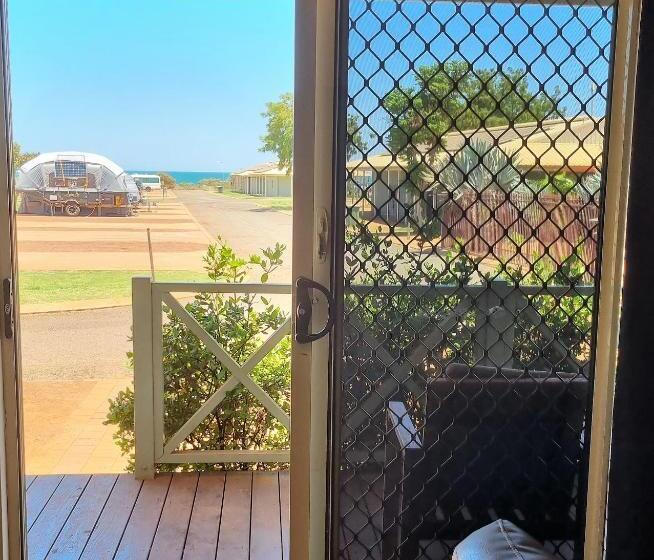 Отель The Cove Holiday Village