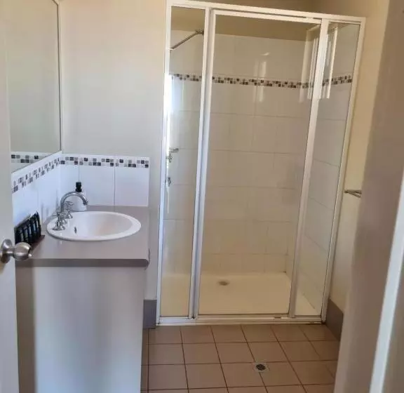 Hotelli The Cove Holiday Village