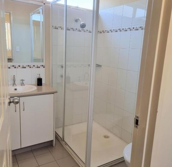 Отель The Cove Holiday Village