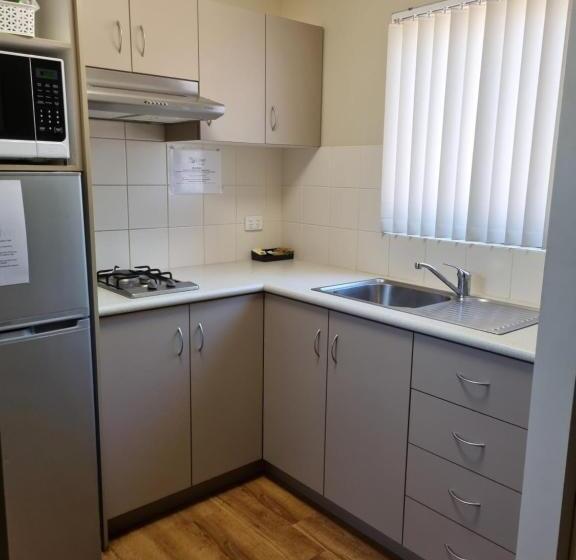 Отель The Cove Holiday Village