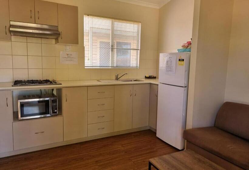 Отель The Cove Holiday Village