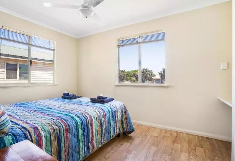 Hotelli The Cove Holiday Village