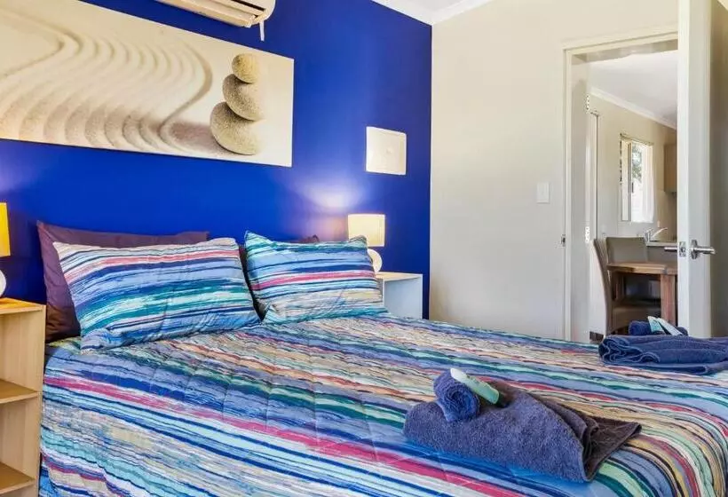 Hotelli The Cove Holiday Village