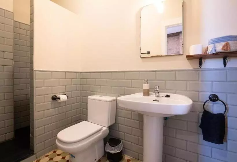 تختخواب و صبحانه Birdhouse