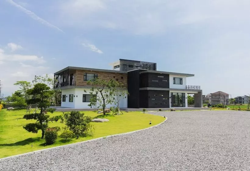 تختخواب و صبحانه Green Light Villa