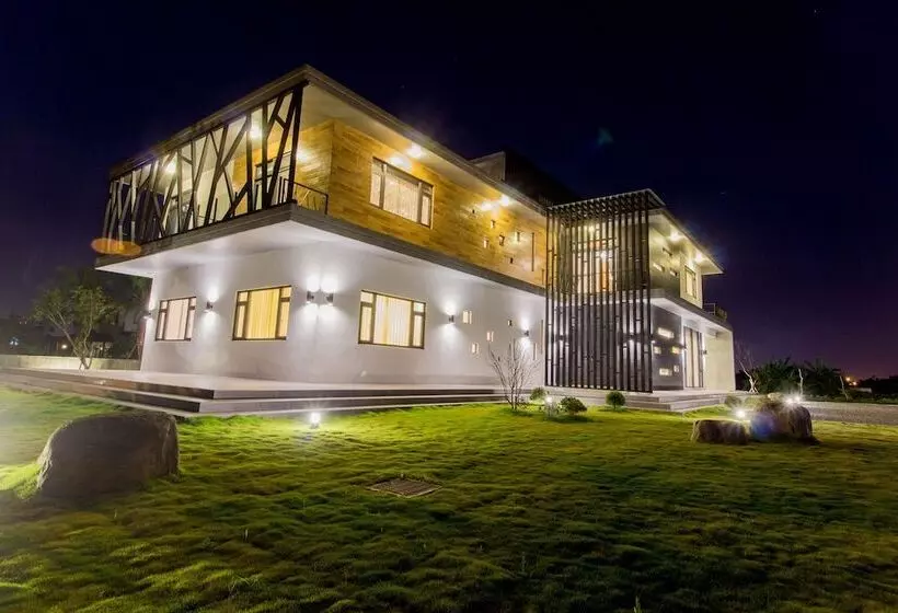 تختخواب و صبحانه Green Light Villa