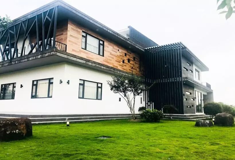تختخواب و صبحانه Green Light Villa
