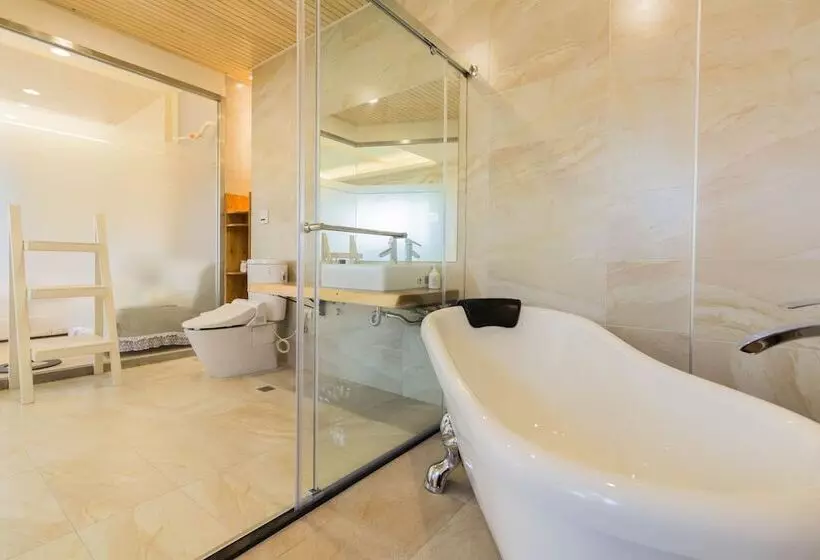 تختخواب و صبحانه Green Light Villa