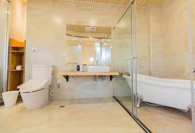 تختخواب و صبحانه Green Light Villa