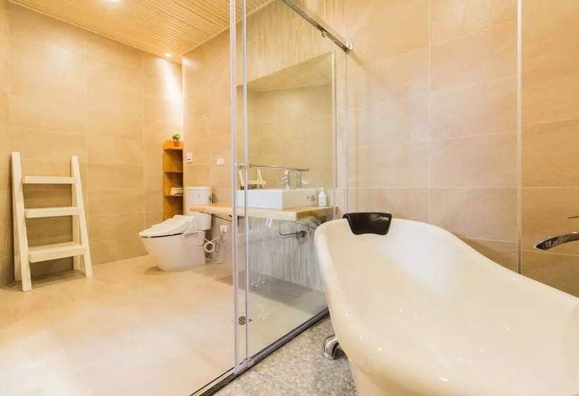 تختخواب و صبحانه Green Light Villa