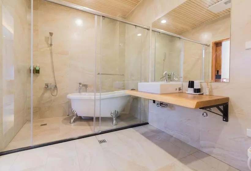 تختخواب و صبحانه Green Light Villa