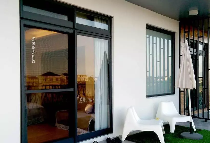 تختخواب و صبحانه Green Light Villa